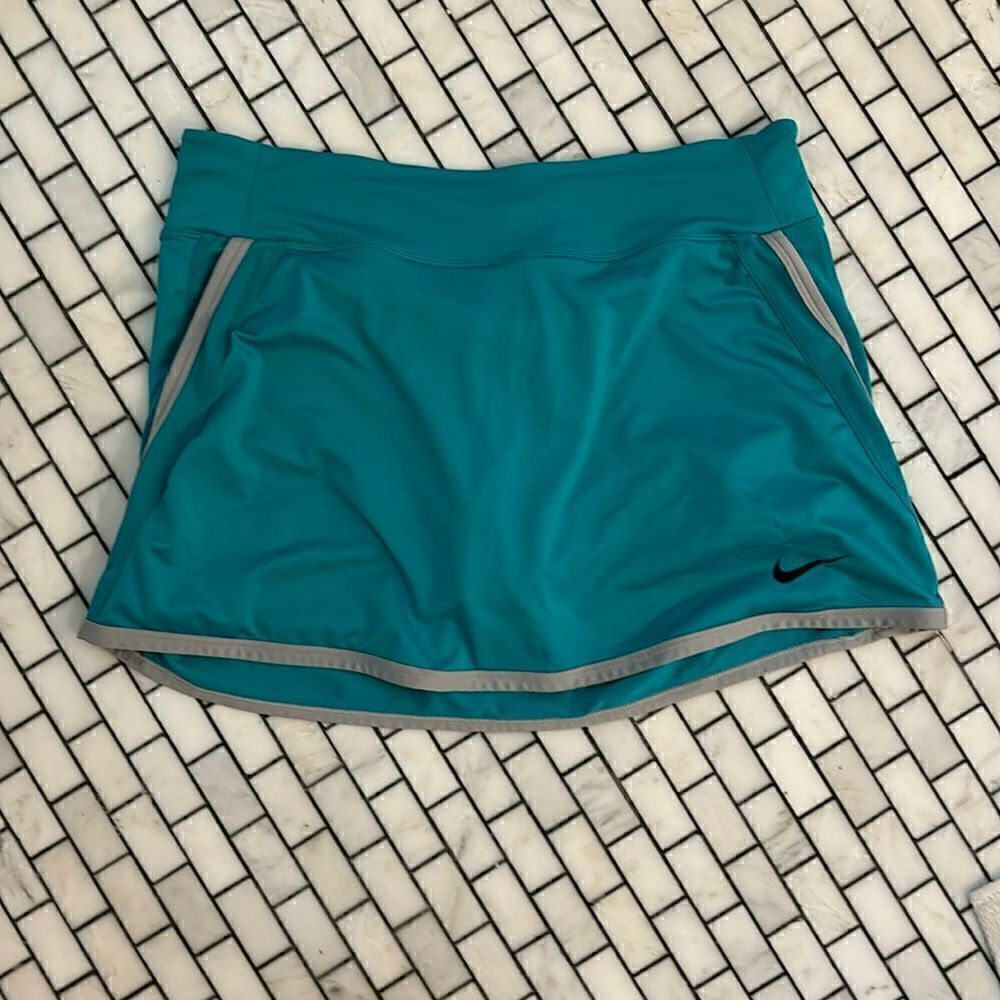 Nike dri fit teal tennis skirt with gray trim - sz M - EUC - retro vintage feel